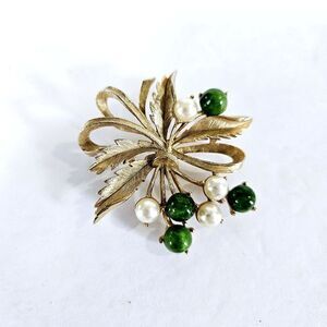 Sarah Coventry Vintage Signed 60s Gold Tone Spring Bouquet Jade Pearl Pin Brooch